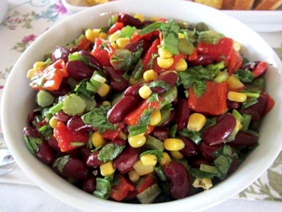 Kırmızı Fasulyeli Kinoa Salatası
