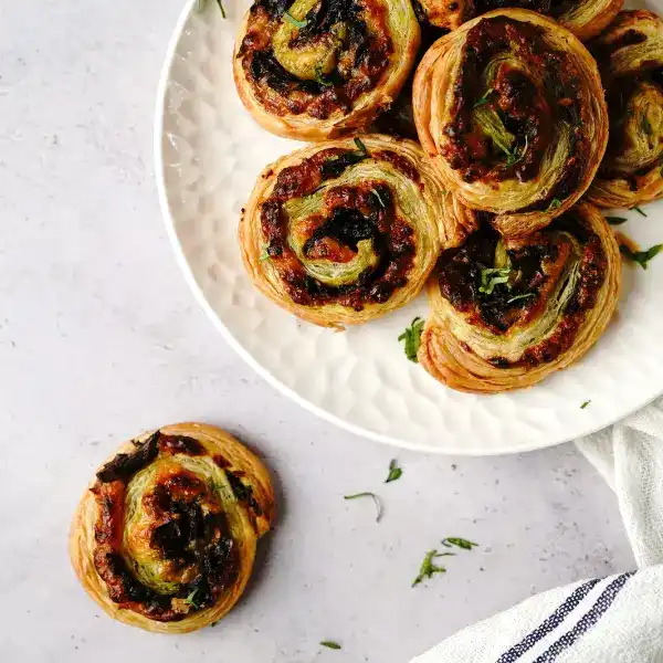 Besleyici ve Lezzetli Rulo Börek