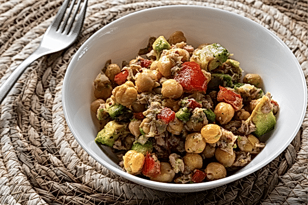 Ton Balıklı Avokado Salatası
